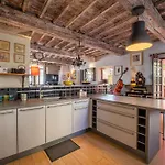Vakantiehuis Charming House With Intimate Garden & Plunge Pool Sleeps 6