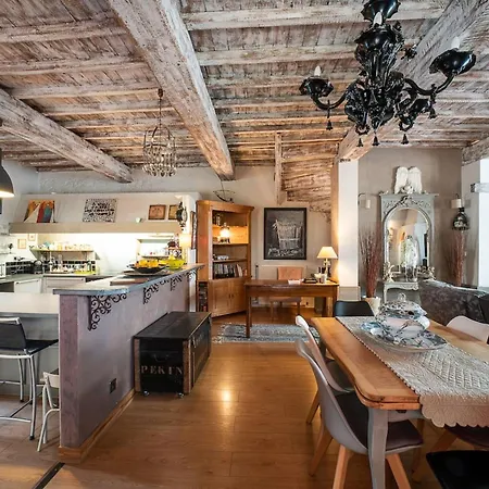 Charming House With Intimate Garden & Plunge Pool Sleeps 6 Nyaraló *