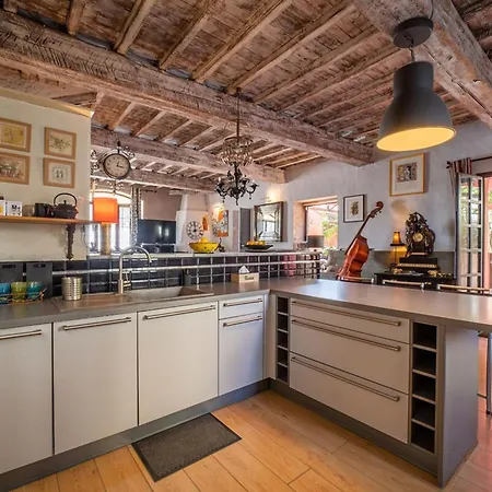 Feriehus Charming House With Intimate Garden & Plunge Pool Sleeps 6