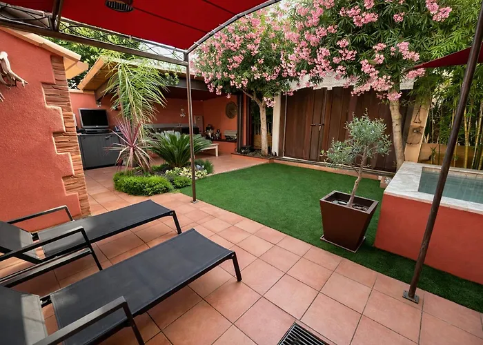 Nyaraló Charming House With Intimate Garden & Plunge Pool Sleeps 6 Saleilles